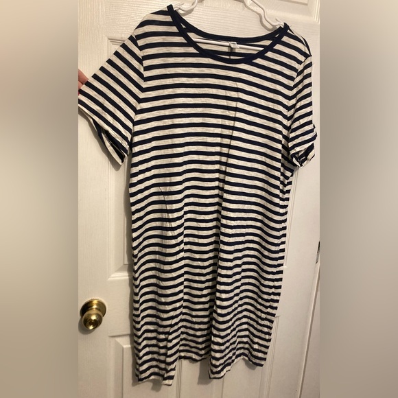 ⭐️⭐️ Old Navy striped coverup tee - Picture 1 of 3
